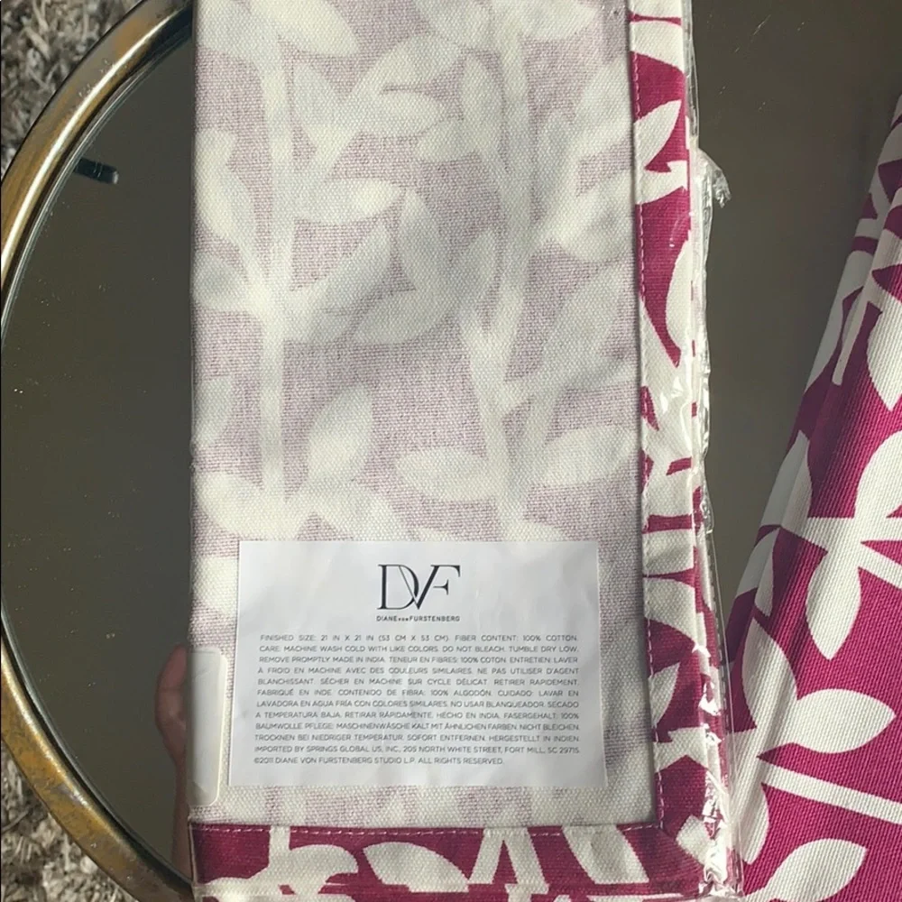 New Diane Von Furstenberg DVF pink‎ dinner napkins